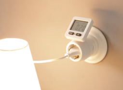 Energiamittari pistorasiaan OPAL
